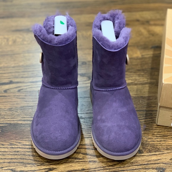 New Ugg Bailey Button Purple Velvet Kids Size 4 - Picture 2 of 10